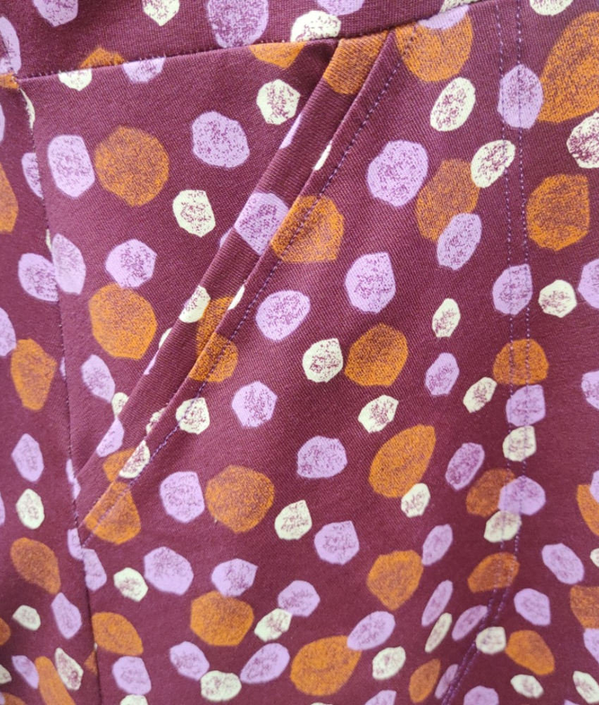 Takasaki Cyclame Stone. Plus size Kjole med lommer fra Amamiko