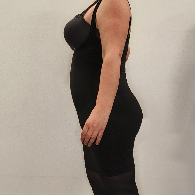 Plus size Shapewear kjole, der former mås og mave. Festival 202