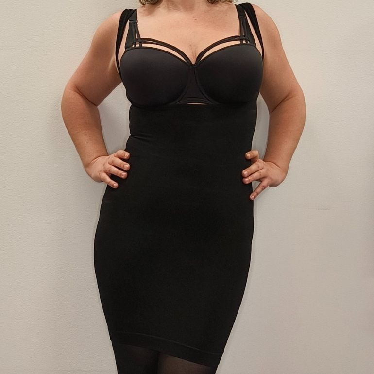 Plus size Shapewear kjole, der former mås og mave. Festival 202