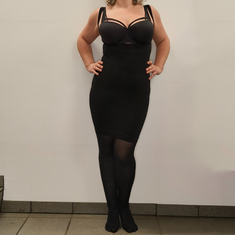 Plus size Shapewear kjole, der former mås og mave. Festival 202