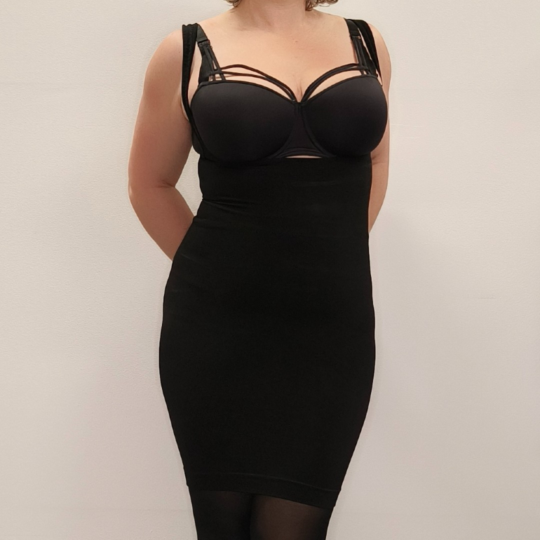 Plus size Shapewear kjole, der former mås og mave. Festival 202