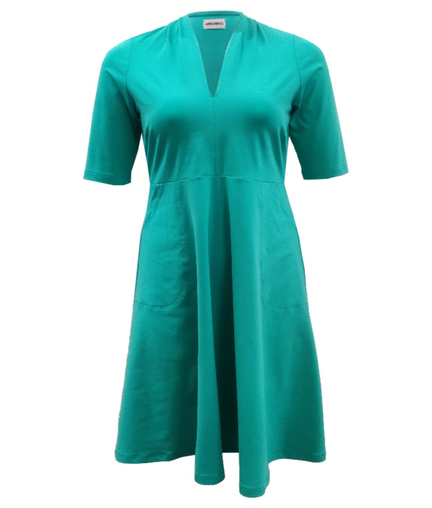 Takasaki Mint. Kjole i store størrelser fra Amamiko