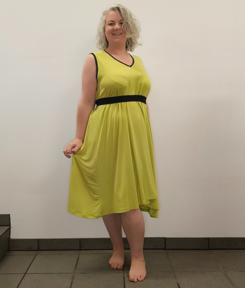 Lime grøn plus size sommerkjole i modal. Moon Soft Lime