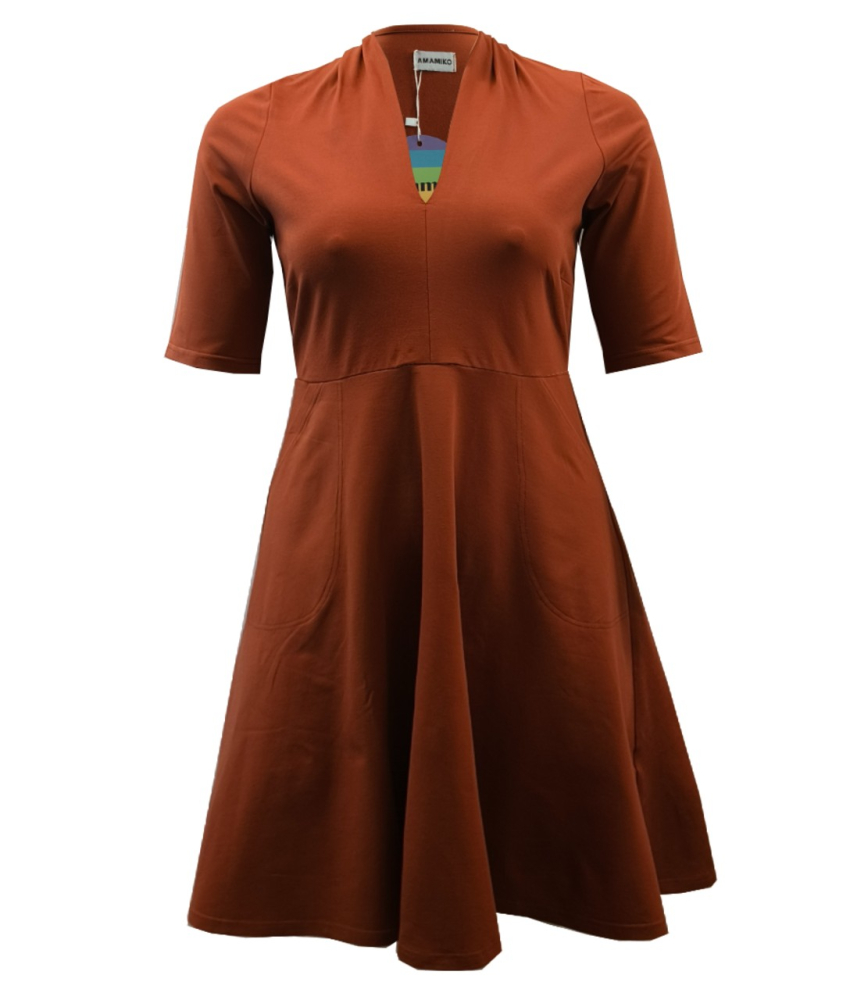 Takasaki Terra. Kjole i store størrelser fra Amamiko