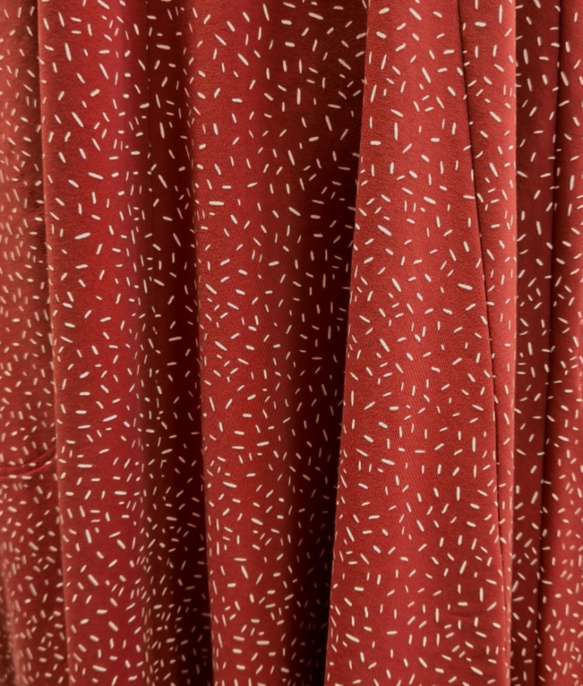 Løs rødbrun Plus Size kjole med nistre - Emi Terra Confetti