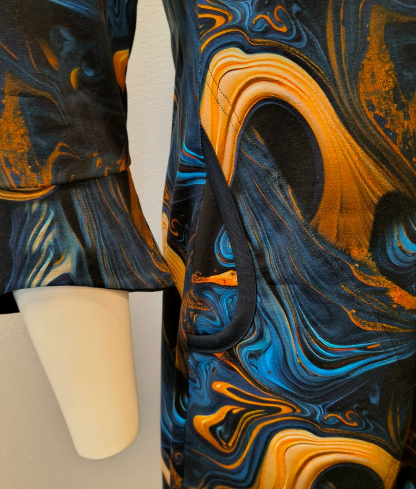 Blå og gylend A-formet plus size kjole - Tulla Midnight gold