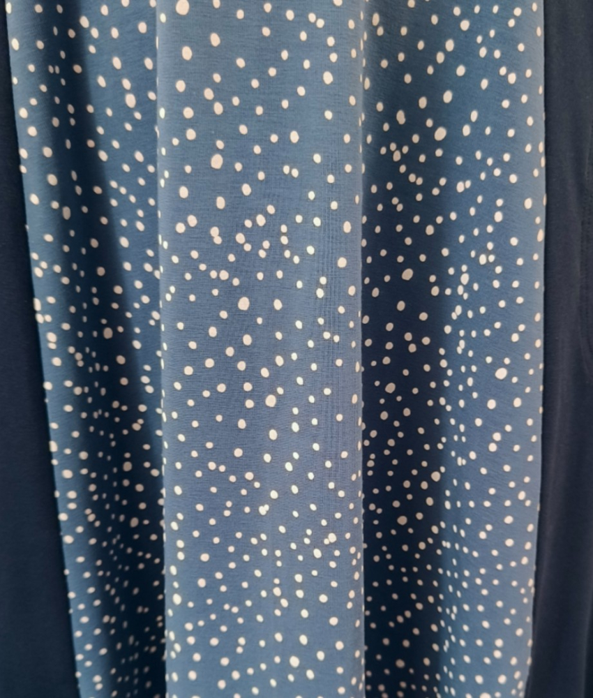 Meika Blue Dot - A-formet plus size kjole med paneler fra Amamiko